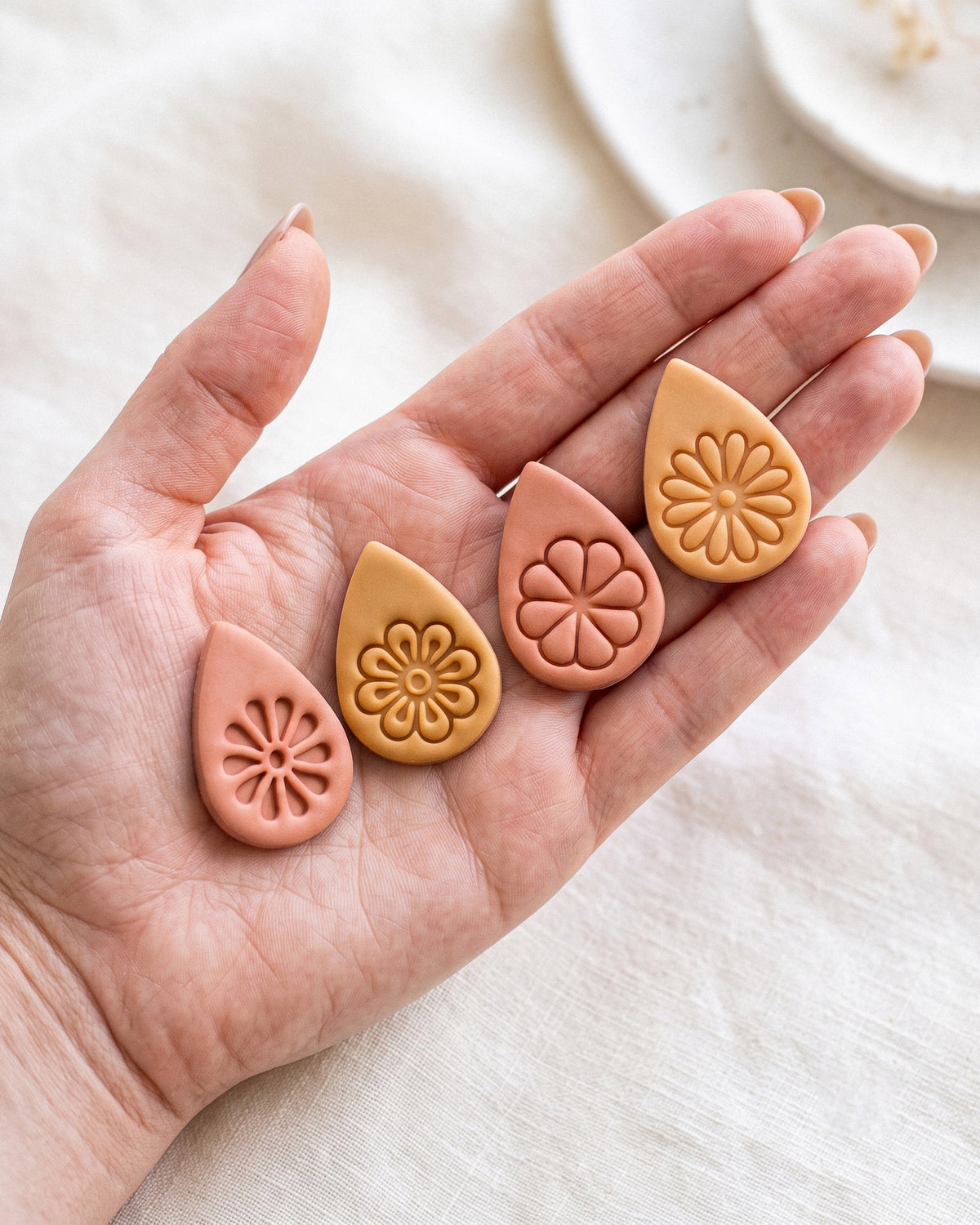 Daisy Drop Floral Imprint Clay Cutter Set – Hand Scale