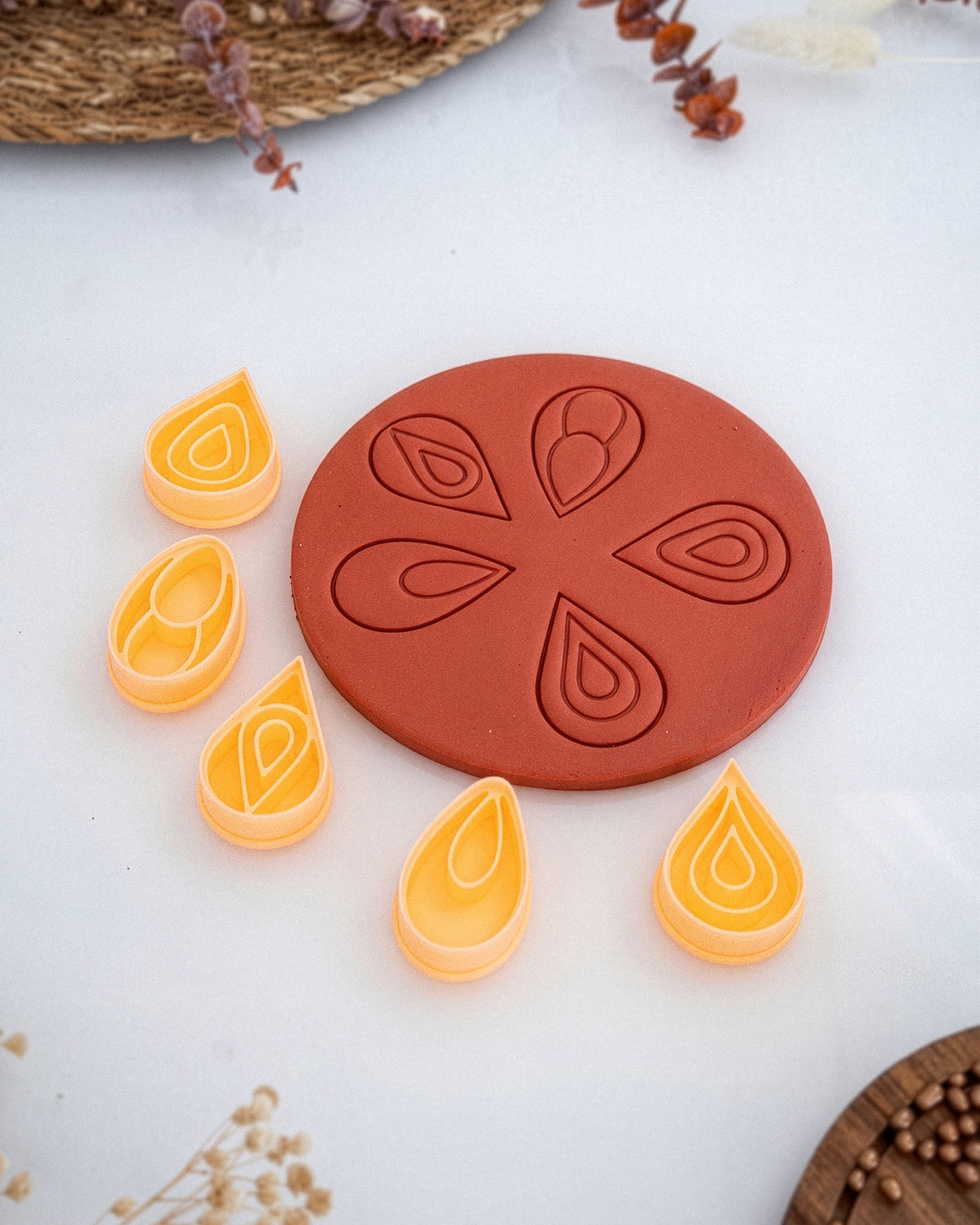 Minimal Drop Imprint Clay Cutter Set – Detail