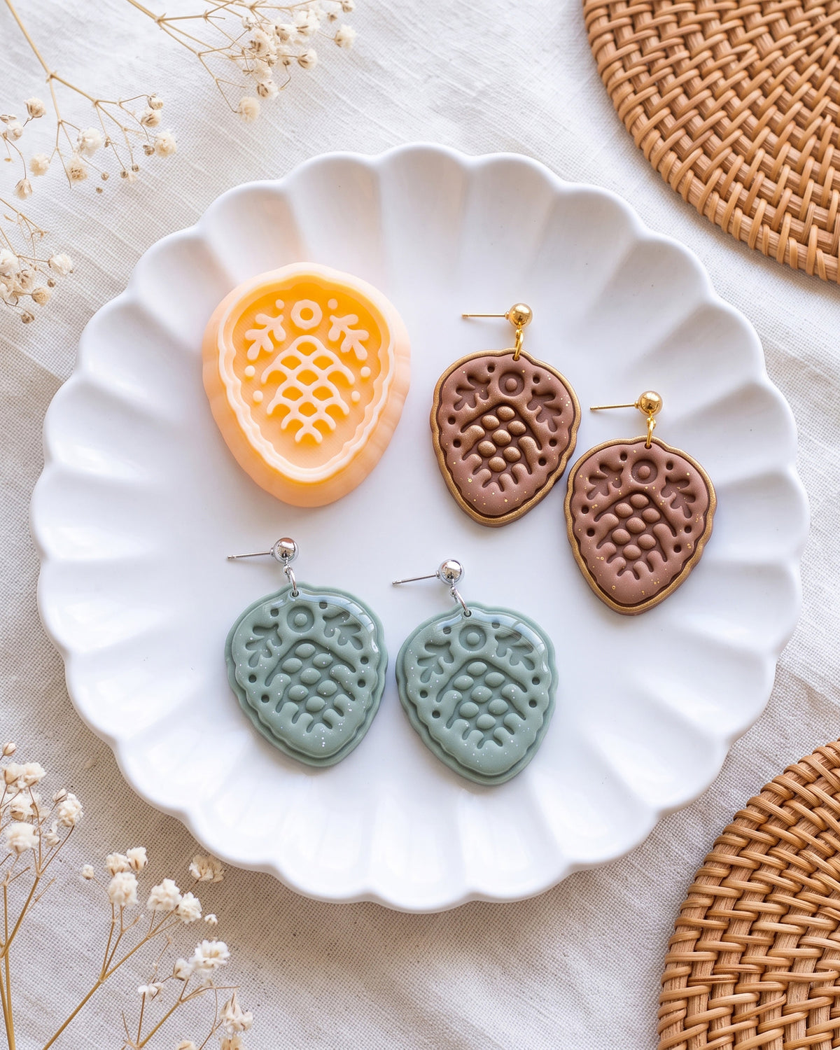 Scandi Folk Pine Cone Imprint Clay Cutter – Hero