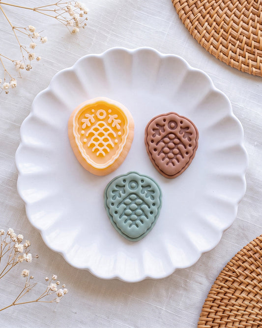 Scandi Folk Pine Cone Imprint Clay Cutter – Cutter to Result