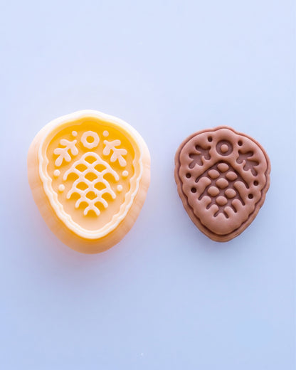 Scandi Folk Pine Cone Imprint Clay Cutter – Process