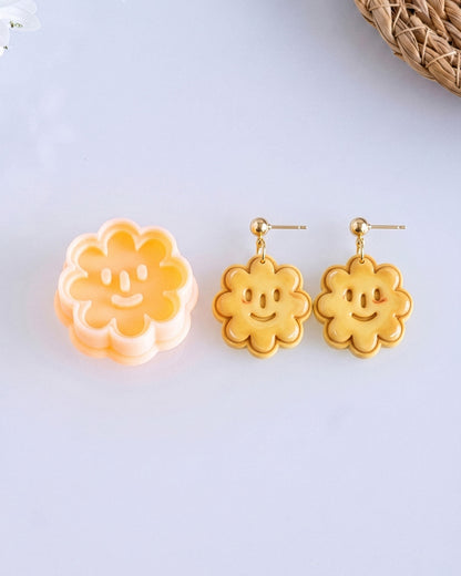 Retro Mini Clay Cutter Set – (B) Smiley Flower