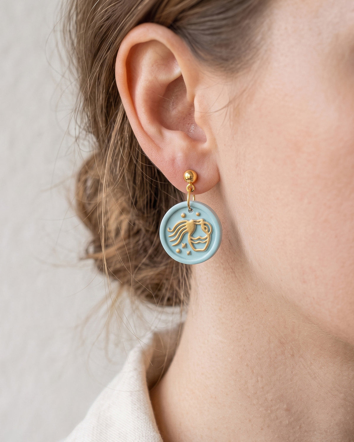 Aquarius Zodiac Imprint Clay Cutter – Wear Shot